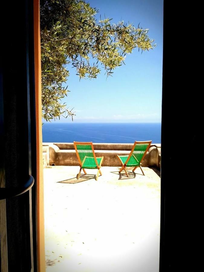 مبيت وإفطار Alicudi Giardino Dei Carrubi- Al Gradino 365 المظهر الخارجي الصورة