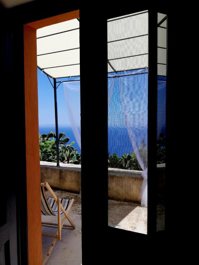 مبيت وإفطار Alicudi Giardino Dei Carrubi- Al Gradino 365 المظهر الخارجي الصورة
